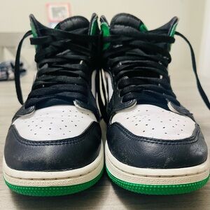 Used Nike Air shoes in good condition size 6/5 in three colors,